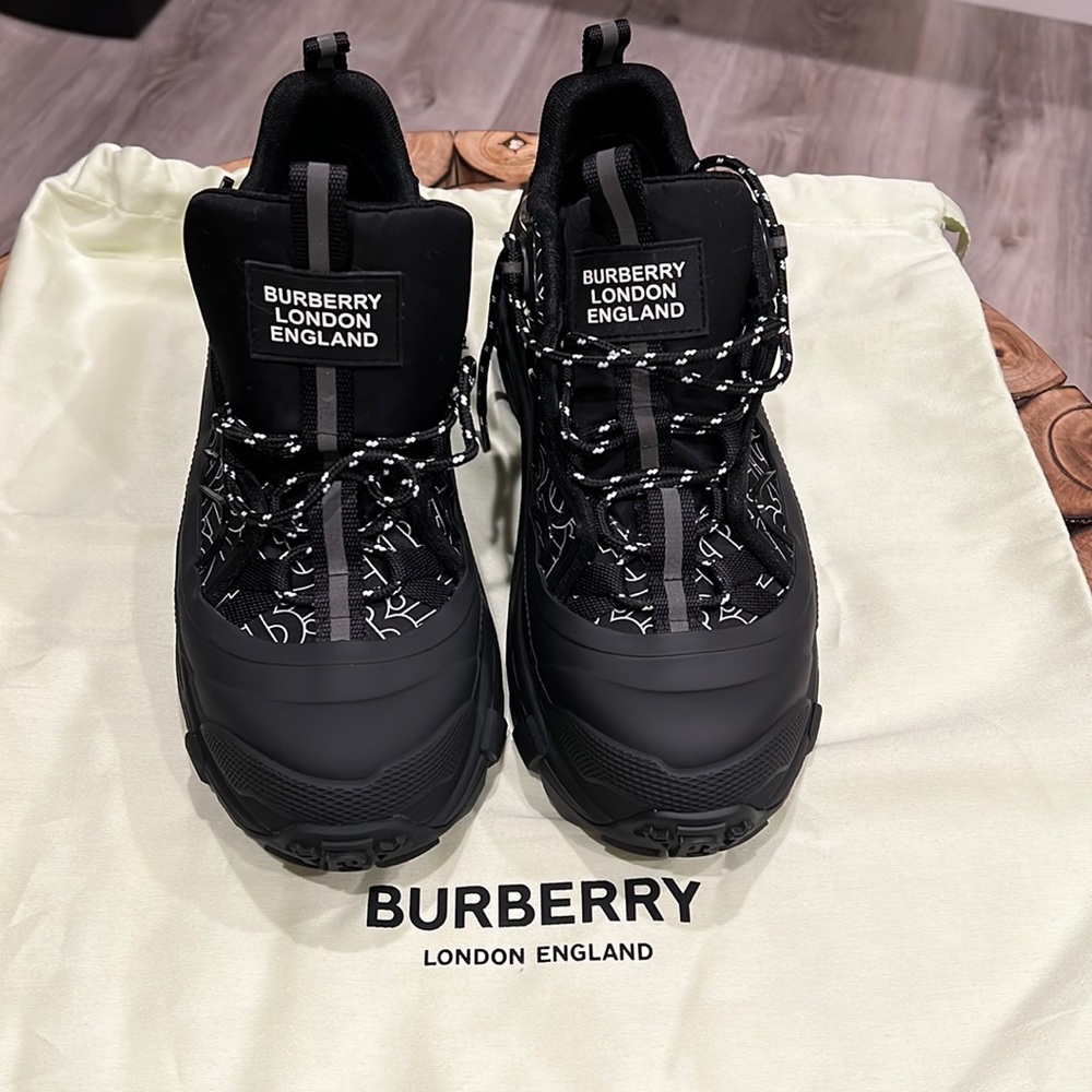 Burberry Sneakers Men’s Size 42 (US 9). Brand new!